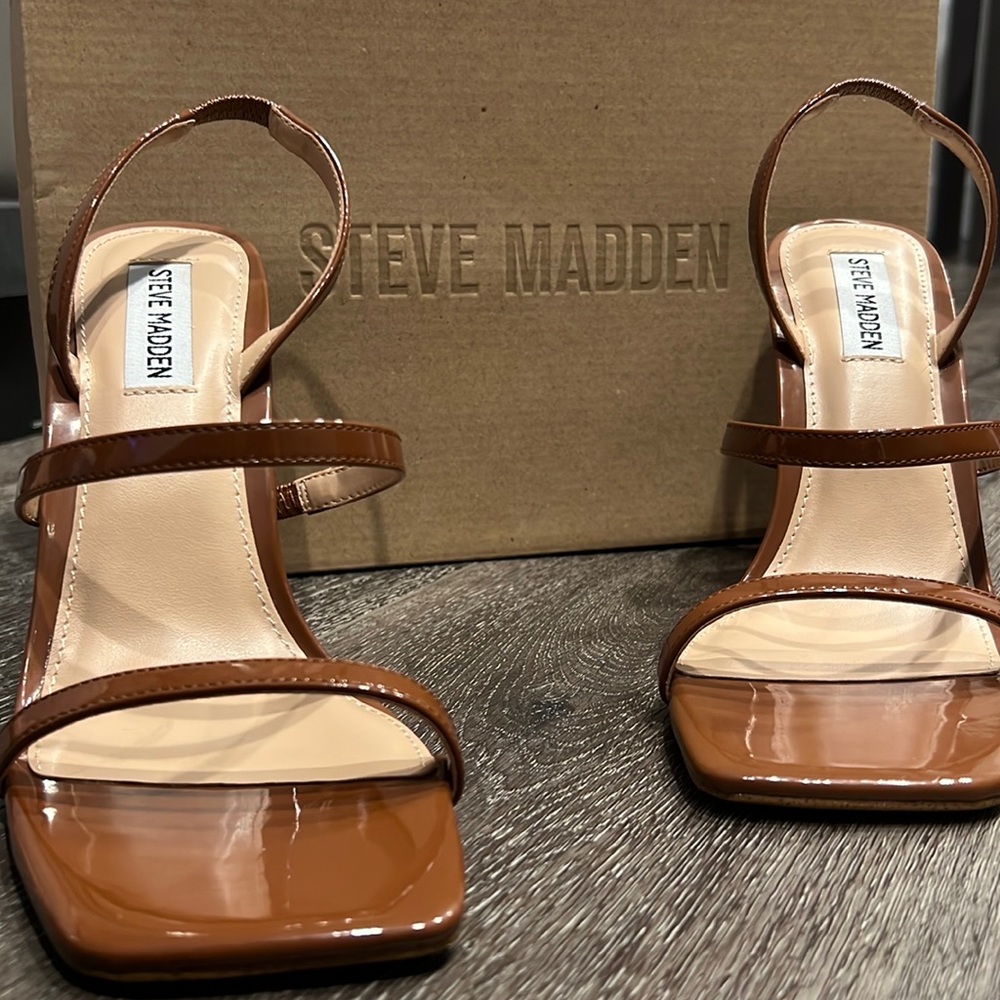 COGNAC PATENT STRAPPY STEVE MADDEN SANDAL